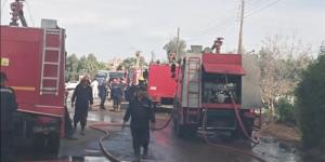 السيطرة على حريق هائل داخل مخزن زجاج بمنزل في قرية فرسيس بالغربية