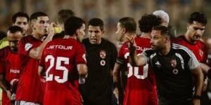 الأهلي يواصل تدريباته استعداد لعودة الدوري.. وعموتة يرفع الحمل البدني