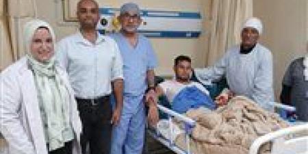 الأطقم الطبية بمستشفى العدوة المركزي بالمنيا تنقذ شاب من إصابات بالغة إثر حادث مروع