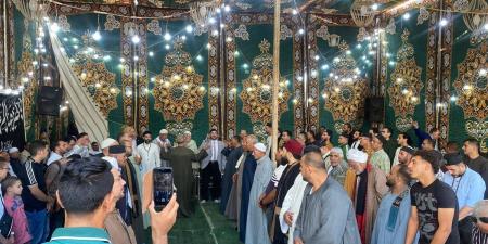 الطريقة الرفاعية تنظم حلقات ذكر جماعية بمولد البدوى بطنطا (صور)