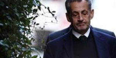 الإهانات والصراخ يستقبلون ساركوزي في أول ليلة له بسجن "لا سانتيه"