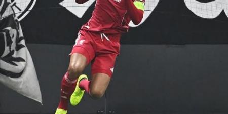 ليفربول يتقدم على فرانكفورت بثلاثية بالشوط الأول