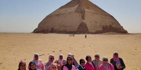 الإدارة العامة للسياحة بالجيزة تنظم زيارة لمحاربات السرطان لدهشور احتفالًا بأكتوبر الوردي