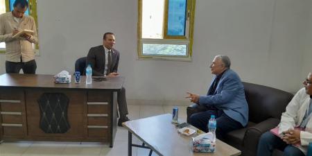 وكيل "صحة البحيرة" يتفقد مستشفى إيتاي البارود المركزى