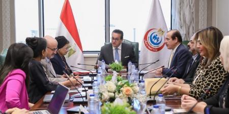 نائب رئيس الوزراء يبحث مع ممثلي الصحة العالمية تعزيز أنظمة اليقظة الدوائية