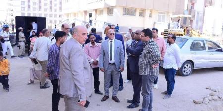 رئيس جامعة سوهاج يتابع الأعمال الإنشائية الجارية بالموقع العام لمستشفى الجراحات التخصصية