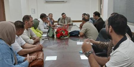 وكيل "تموين بالإسكندرية" يجتمع مع شعبة البقالة والعطارة وشركة المجمعات الاستهلاكية