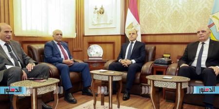 محافظ كفرالشيخ يناقش استعدادات افتتاح مكتب توثيق وزارة الخارجية