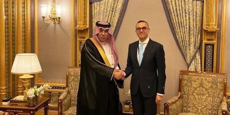 “الخطيب” يبحث مع وزير التجارة السعودي تعزيز العلاقات الاستثمارية والتجارية