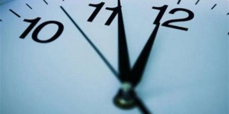تأخير الساعة.. موعد تطبيق التوقيت الشتوي 2025 ومواقيت الصلاة الجديدة