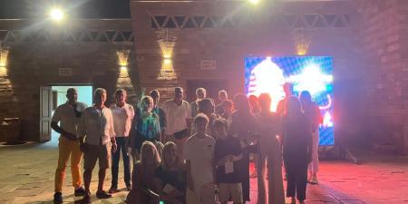 بالصور.. عرض برومو المتحف المصرى الكبير بمعبد أبوسمبل يبهر الزوار الأجانب