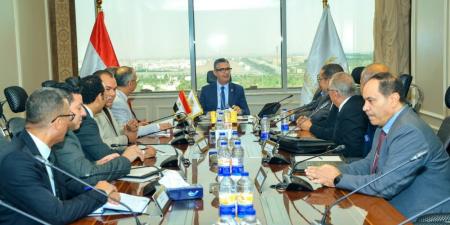 وزير التموين يبحث مع شعبة المواد البترولية آليات تعزيز تسويق الوقود