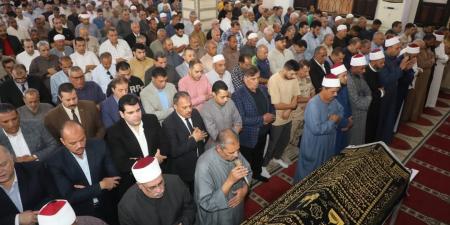 جنازة حاشدة.. تشييع رئيس مركز ومدينة ديرب نجم بالشرقية لمثواه الأخير