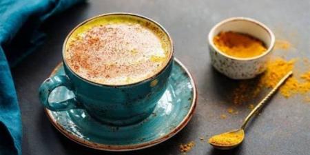 ما الذي يحدث لجسمك عند إضافة الكركم إلى قهوتك الصباحية؟.. فوائد مذهلة