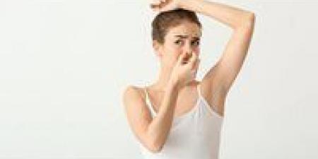 طبيب أورام يحسم الجدل: مزيلات العرق لا تُسبب السرطان.. والعلم يفنّد الخرافات