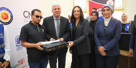 وزيرة التضامن تسلم جامعة الأقصر الأهلية طابعة "برايل" لطباعة المناهج بها