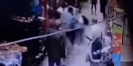 انتقام امرأة.. سيدة تسحل أخرى في أحد شوارع بولاق الدكرور