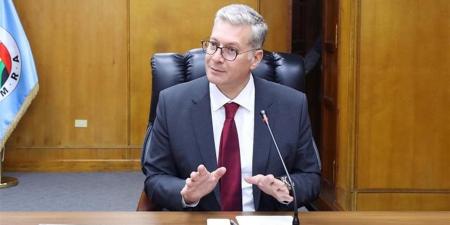 تفاصيل قرارات "البترول" بشأن مستحقات العمالة المؤقتة والأدنى للأجور