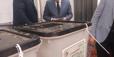 انتخابات النواب 2025.. محافظ الإسكندرية يدلى بصوته فى مدرسة الحسن بن الهيثم بالعامرية