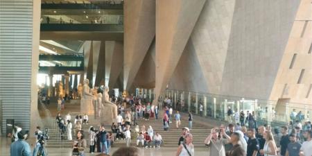 كيف حقق المتحف المصري الكبير أرقامًا قياسية في أعداد الزوار منذ افتتاحه؟