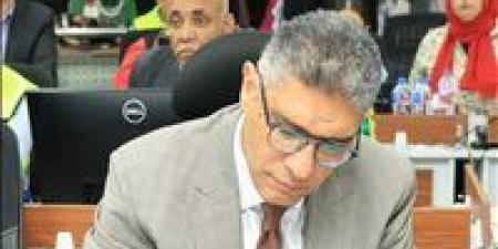 محافظ الجيزة يتابع انتظام فتح اللجان الانتخابية من داخل مركز السيطرة في أول أيام انتخابات مجلس النواب