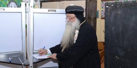 وفد كنسي برئاسة الأنبا تكلا يشارك في انتخابات مجلس النواب في دشنا بقنا