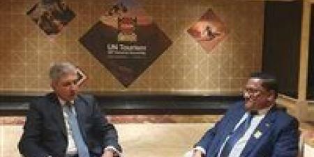 وزير السياحة والآثار يبحث تعزيز التعاون مع ألبانيا وسريلانكا