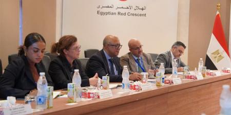 اجتماع بين الهلال الأحمر و"الصحة العالمية" لتعزيز التعاون في دعم الإستجابة لأزمتي غزة والسودان