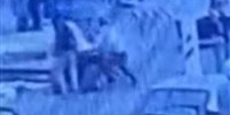 بطل حقيقي .. عامل مزلقان ينقذ مسنا من الموت المحقق أثناء عبوره شريط السكة الحديد بالشرقية