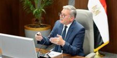 تكليفات عاجلة من وزير البترول لضمان حصول عمالة المقاول علي مستحقاتهم وتطبيق الحد الأدنى للأجور