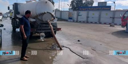 انتشار فرق الطوارئ لرفع تجمعات مياه الأمطار بمرسى مطروح