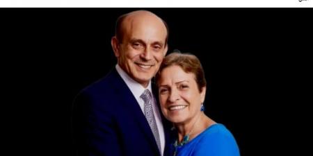 محمد صبحي يطالب أدمن صفحته بإحياء ذكرى زواجه الـ52