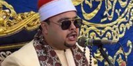 هجوم واسع على مقرئ لاتهامات بـ"سرقة النفس" وتمايل لا يليق بقدسية التلاوة