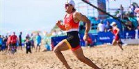 علي علاء: فخور بتحقيق أول ميدالية في تاريخ التجديف الشاطئي