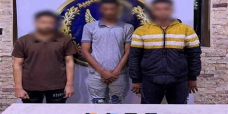 سقوط 3 عاطلين وسيدة لسرقة الهواتف والمشغولات الذهبية في القاهرة