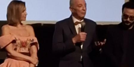 هل يتعمد محمود حميدة إحراج الناس بردوده على الأسئلة؟.. الفنان يجيب