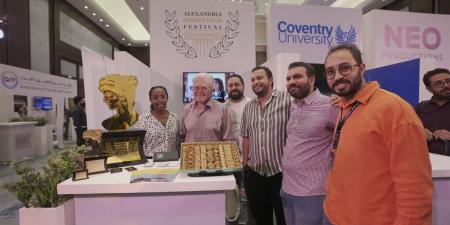 بحضور حسين فهمي ويسري نصر الله.. افتتاح جناح مهرجان الإسكندرية للفيلم القصير في القاهرة السينمائي