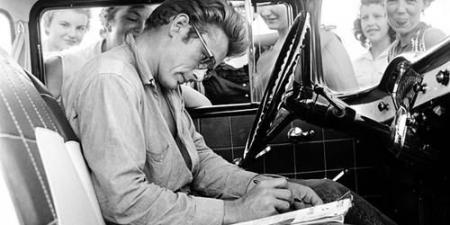 أبرزهم ديانا وبول ووكر.. السيارات والموت المفاجئ: حوادث قاتلة هزت مشاهير العالم ومصر