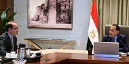 رئيس الوزراء يتابع مع وزير المالية جهود تعزيز الاقتصاد المصري وجذب الاستثمار