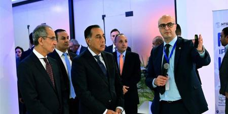 تطور غير مسبوق يعزز مكانة مصر الإقليمية في قطاع الاتصالات.. "شمروخ" يوضح