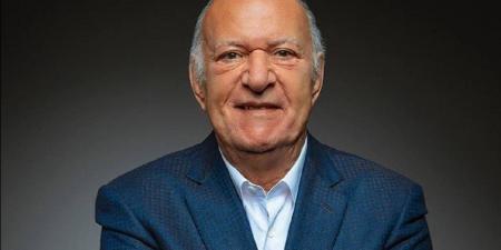 حالته تشهد تحسن ملحوظ.. وزير الثقافة يطمئن الجمهور على عمر خيرت عقب زيارته له