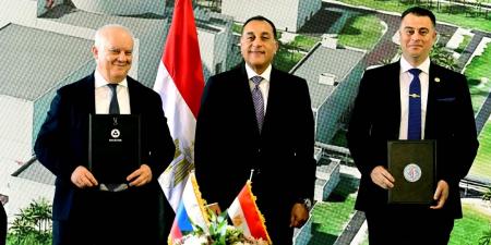 رئيس الوزراء يشهد توقيع أمر شراء الوقود النووي لمحطة الضبعة النووية.. صور