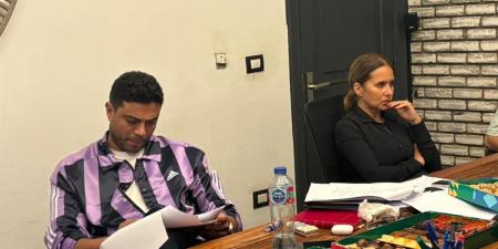 نيللي كريم وشريف سلامة في بروفات الطاولة النهائية لمسلسل "أنا" لرمضان 2026