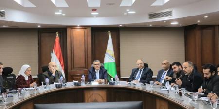 محافظ الجيزة يناقش المراحل النهائية للمخطط التفصيلي لمنطقة عزبة الصفيح بأبو رواش