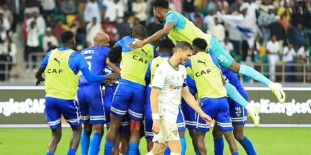 اشتباكات بين لاعبي الهلال السوداني ومولودية الجزائر (فيديو)