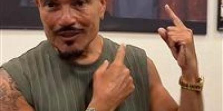 إبراهيم عيسى يأخذ الهضبة من “ميال” إلى: «عمرو.. حيث هناك وحده»