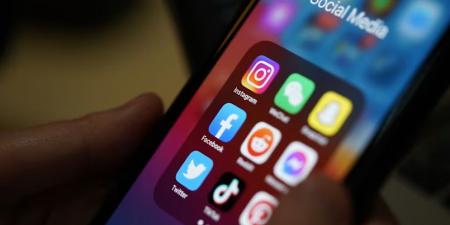 دولة آسيوية تعتزم منع الأطفال من فتح حسابات على مواقع التواصل الاجتماعي| تفاصيل