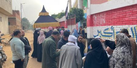 إقبال كبير في لجان مدرسة أولاد سالم بمركز أبو حماد بالشرقية للتصويت في انتخابات مجلس النواب