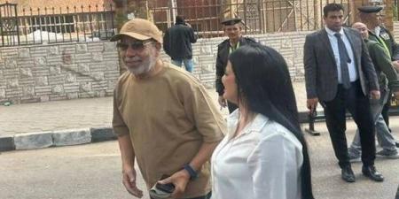 مدحت العدل يدلي بصوته في انتخابات مجلس النواب 2025 بالزمالك