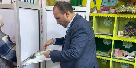 أمين حزب مستقبل وطن بالشرقية يدلي بصوته في انتخابات مجلس النواب